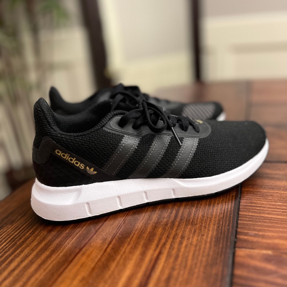 ADIDAS Originals Swift Run RF Black/White - Size 7